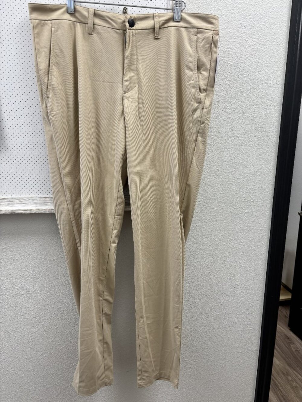 NWT, Reebok Men’s 36x32 Khaki Performance Pants Flat Front Stretch Golf